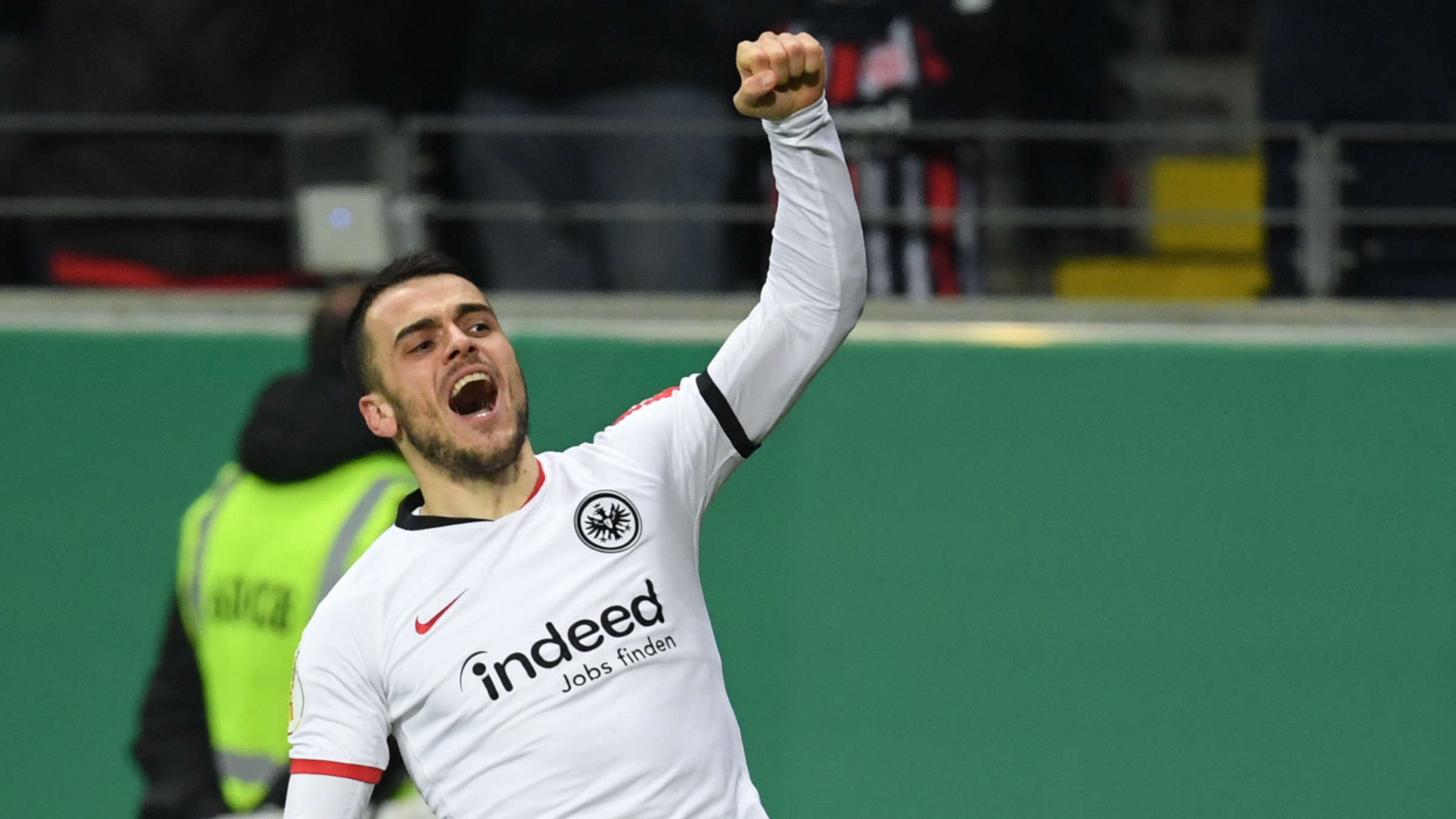 转折点法兰克福单刀错失;荷甲窗口期攻防权衡;信心回归;更衣室氛围转暖(德甲沙尔克04法兰克福) 转折点法兰克福单刀错失;荷甲窗口期攻防权衡;信心回归;更衣室氛围转暖(德甲沙尔克04法兰克福)