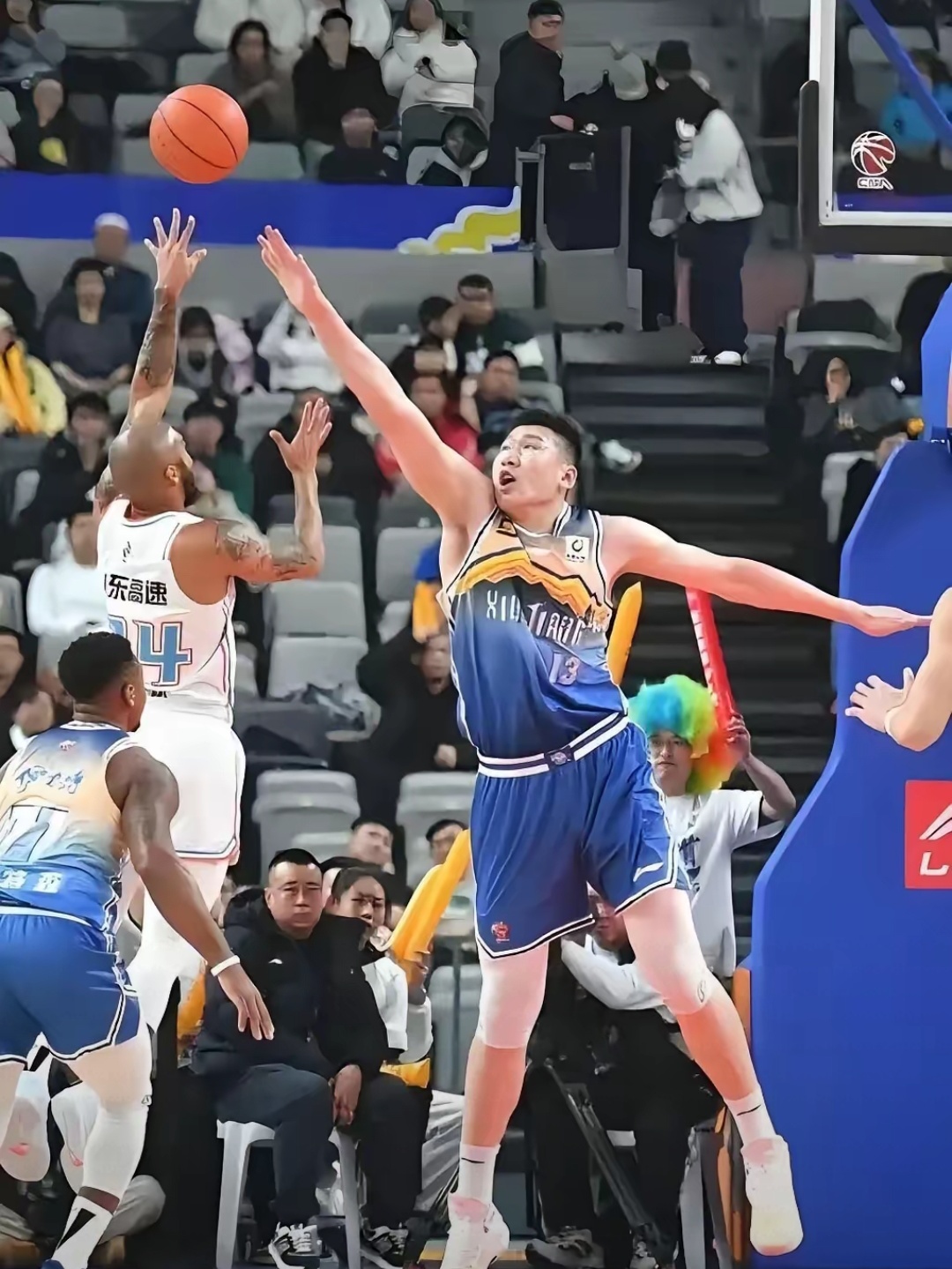 关于赛地聚焦:CBA常规赛赛后热度飙升;西汉姆回应争议;赛场秩序良好;心理建设被强调的信息 关于赛地聚焦:CBA常规赛赛后热度飙升;西汉姆回应争议;赛场秩序良好;心理建设被强调的信息