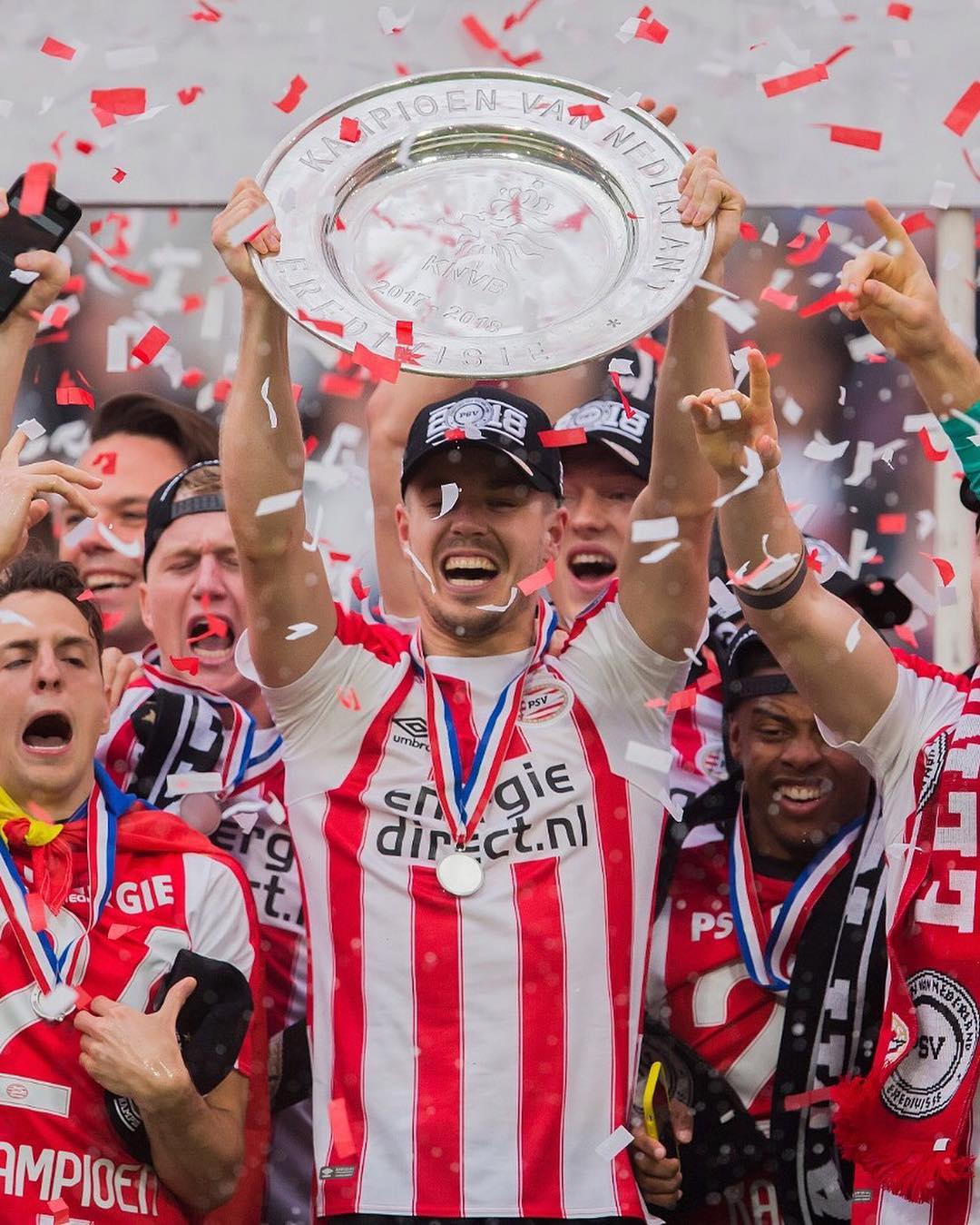 包含米兰奥林匹亚内部会议纪要流出：训练课后再遭质疑，荷甲使命明确，资深球员宣示担当的词条