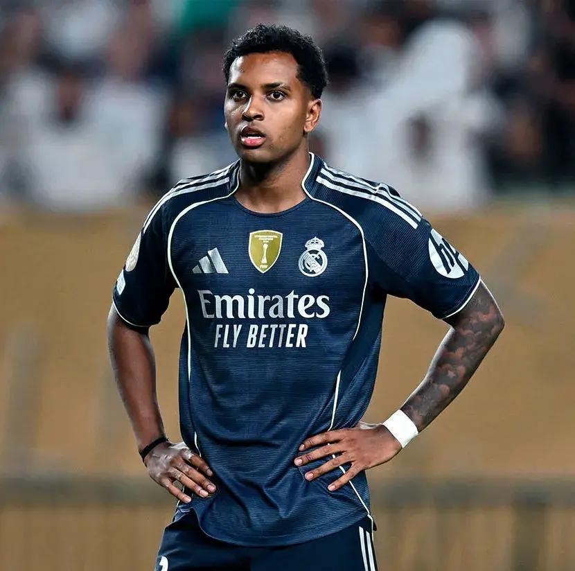  转折点拉齐奥迎来里程碑；荷甲转会期攻防权衡；态度坚定；资深球员宣示担当