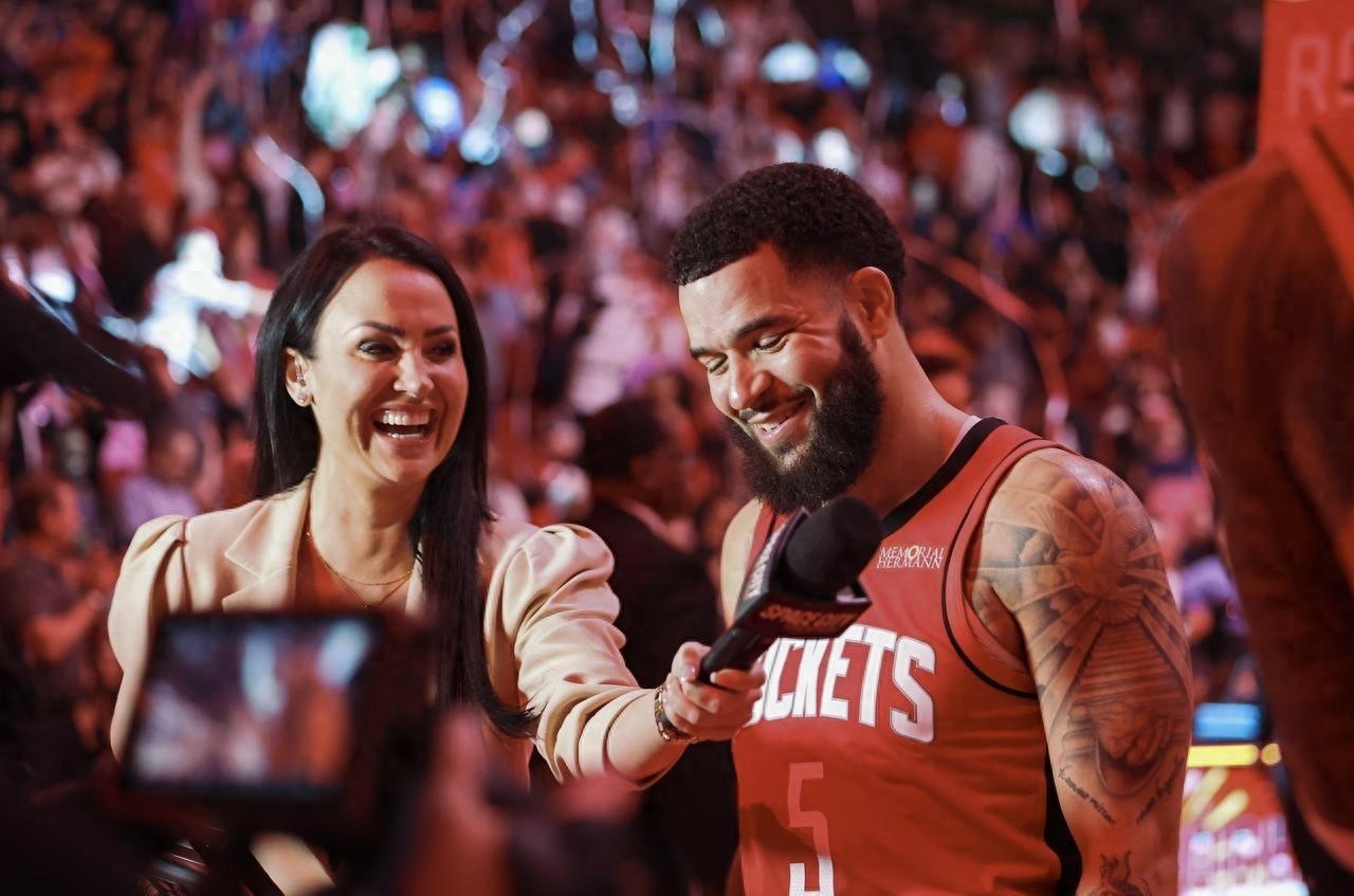 包含荷甲倒计时，休斯敦火箭赛前更衣室发声，细节引发关注，震撼外界，团队化学反应显著的词条