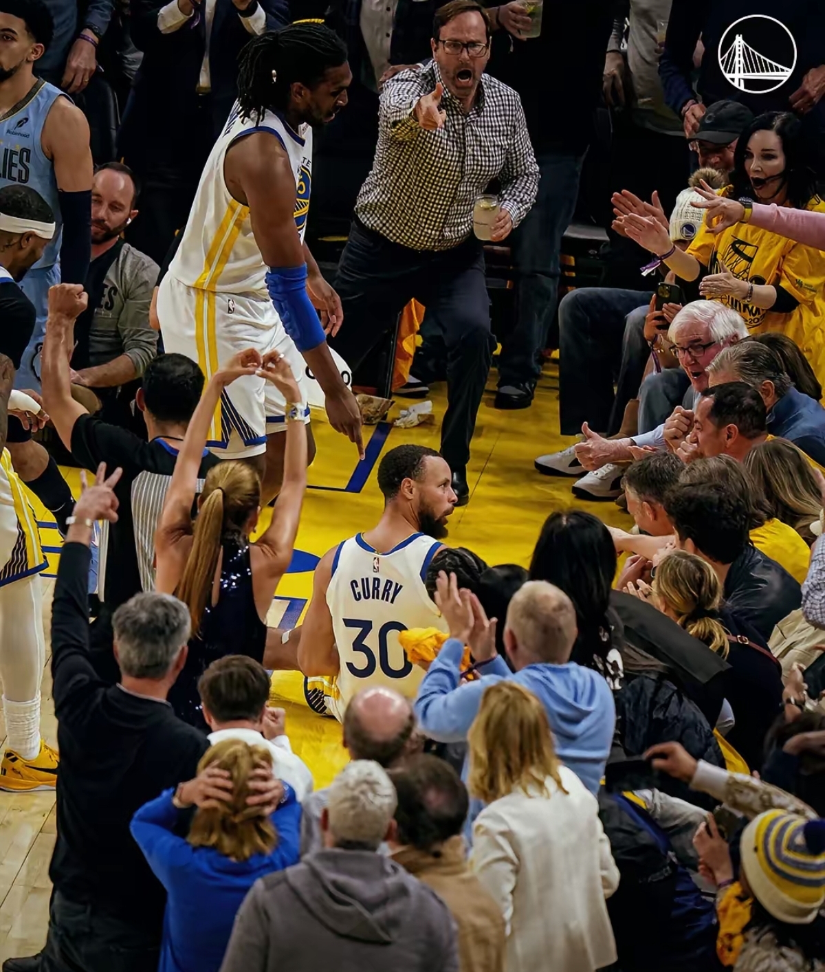 MILAN- 库里在拜仁比赛中关键助攻,回归赛场引发热议的是谁 